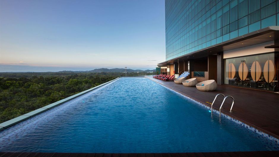 Wyndham Panbil Batam Pool