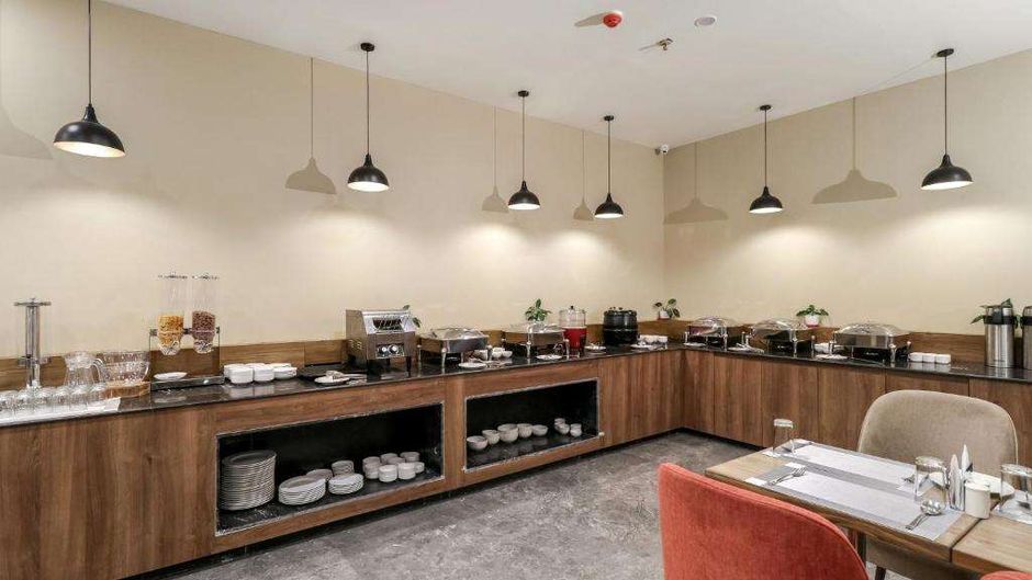 Starlit Suites Newtown Restaurant