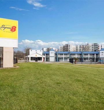 Super 8 by Wyndham Portsmouth Norfolk