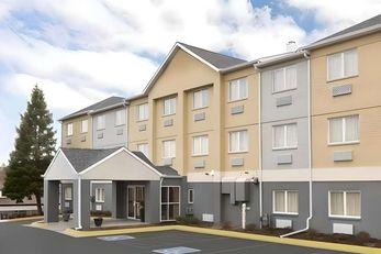 Dubuque Inn & Suites