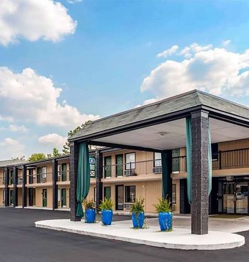 Super 8 by Wyndham Daleville Ft Novosel