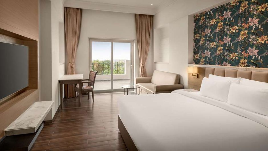 Jasraj Palace Yavatmal Hotel-Radisson Room