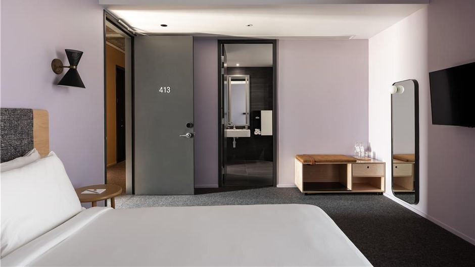 Alex Hotel, Perth Room