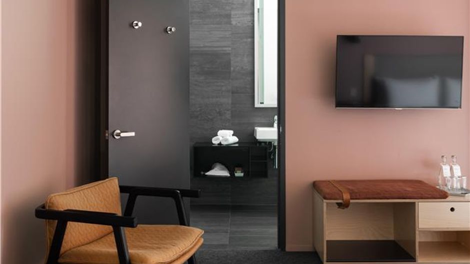 Alex Hotel, Perth Room