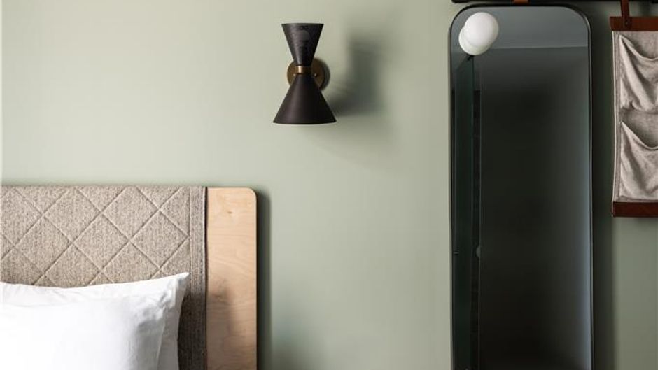 Alex Hotel, Perth Room