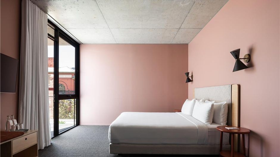 Alex Hotel, Perth Room