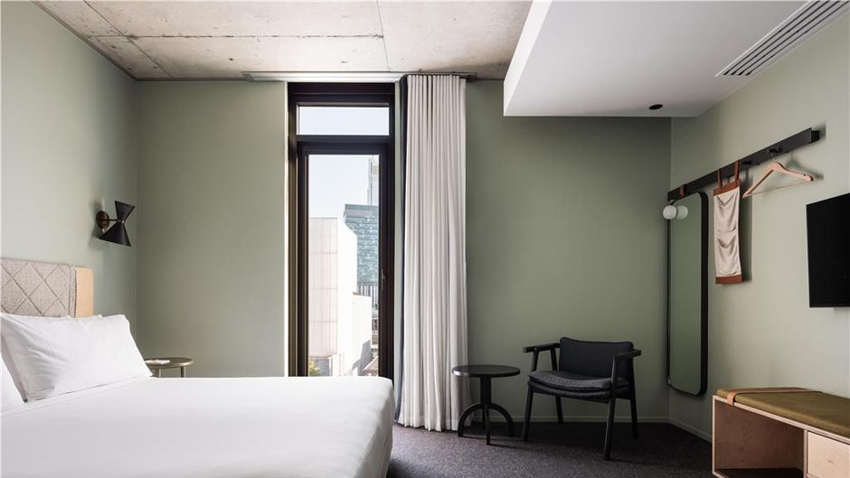 Alex Hotel, Perth Room
