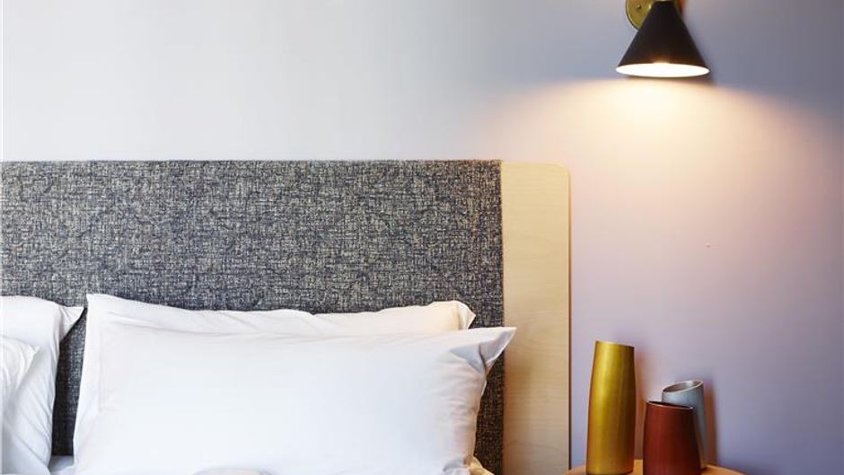 Alex Hotel, Perth Room