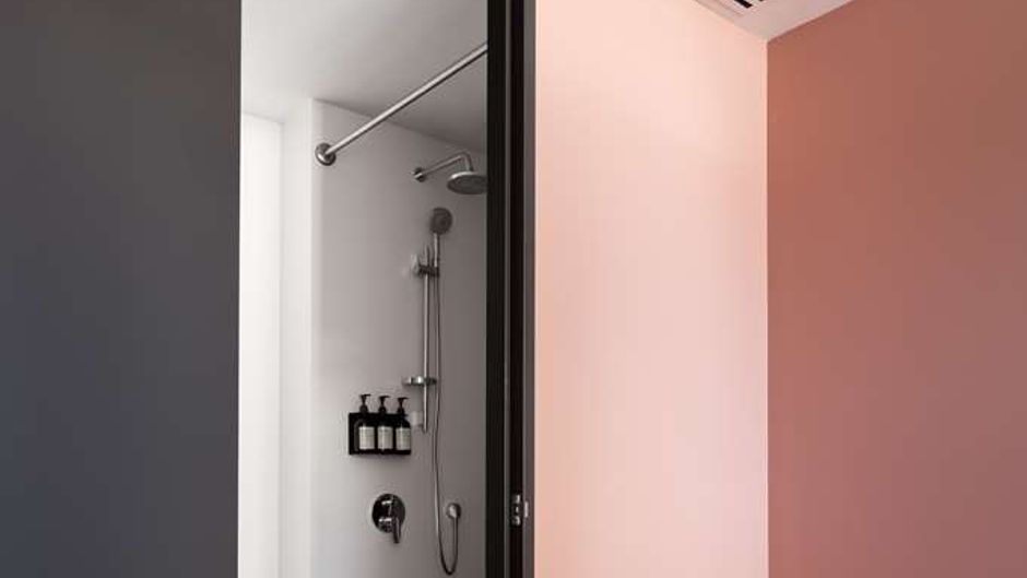 Alex Hotel, Perth Room