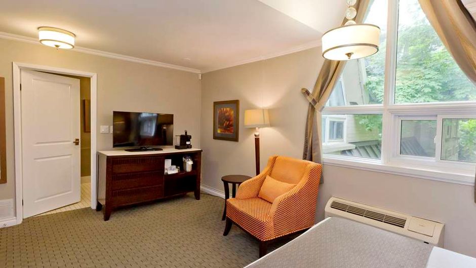 Elm Hurst Inn & Spa Room