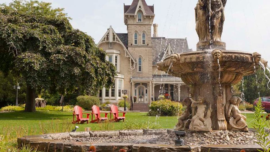 Elm Hurst Inn & Spa Exterior