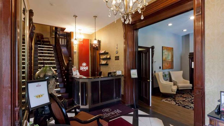 Idlewyld Inn & Spa Lobby