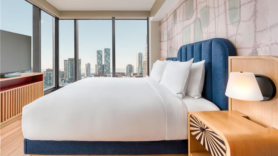 TOOR Hotel Toronto, jdv by Hyatt Suite