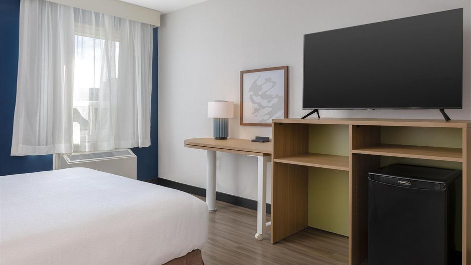 Spark by Hilton Toronto Mississauga Room