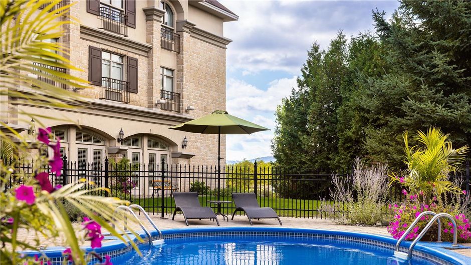 Hotel Vallea Bromont Pool