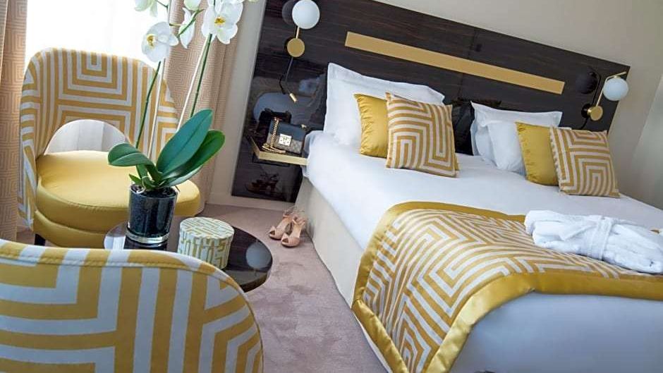 Hotel Carlton Room