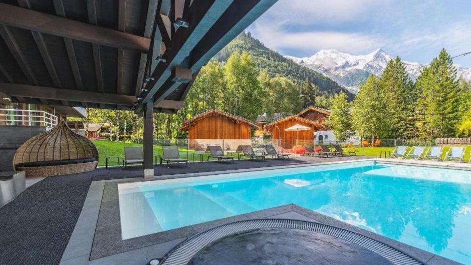 The Refuge des Aiglons Pool