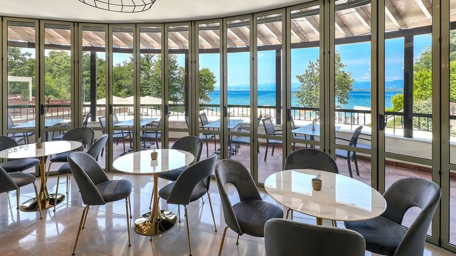 Blue Waves Resort Restaurant