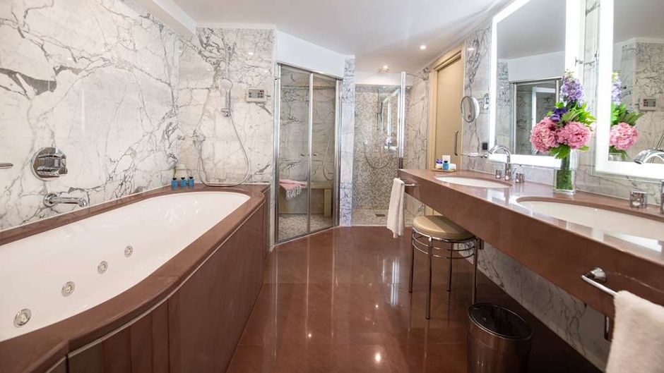Hotel Port Palace Suite