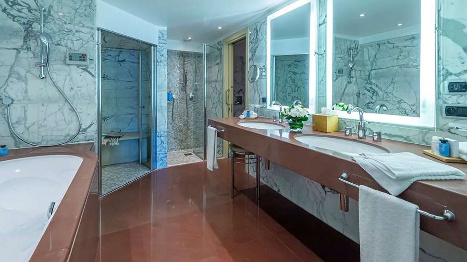 Hotel Port Palace Suite