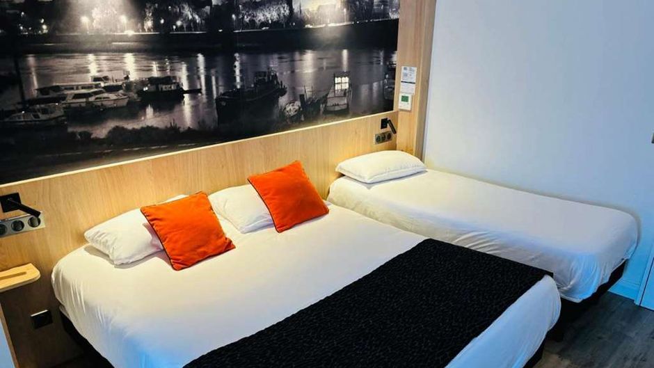 Logis Hotel Angers South Room