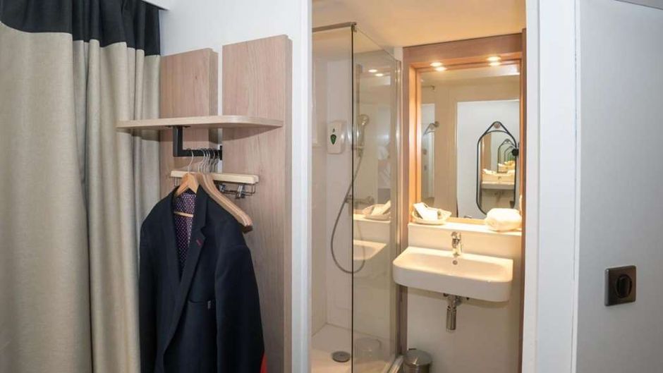 Logis Hotel Angers South Room