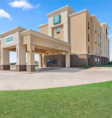 Quality Inn & Suites Pearsall