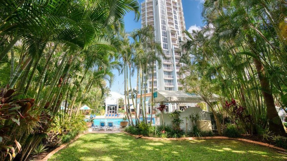 Bel Air on Broadbeach Exterior