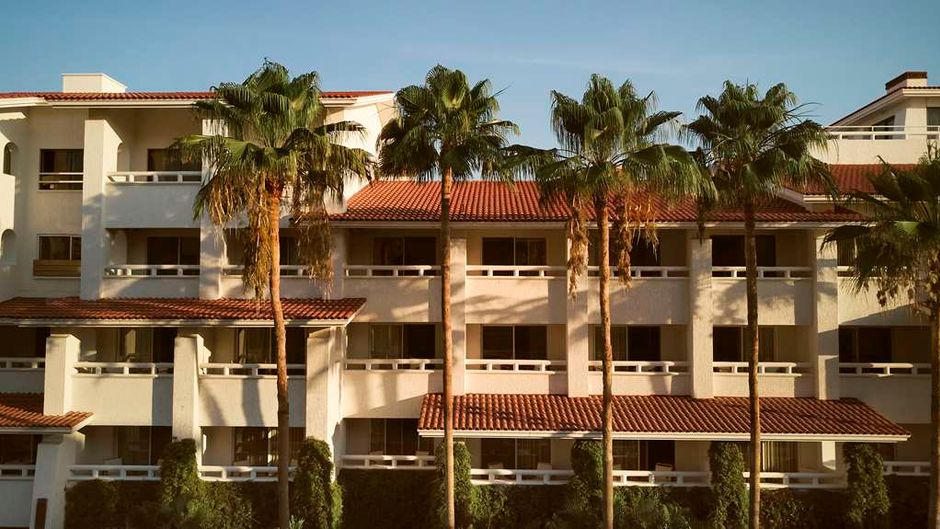 Bahia Hotel & Beach Club Exterior