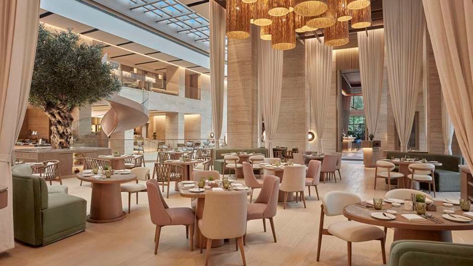 Hilton Gurugram Baani City Centre Restaurant