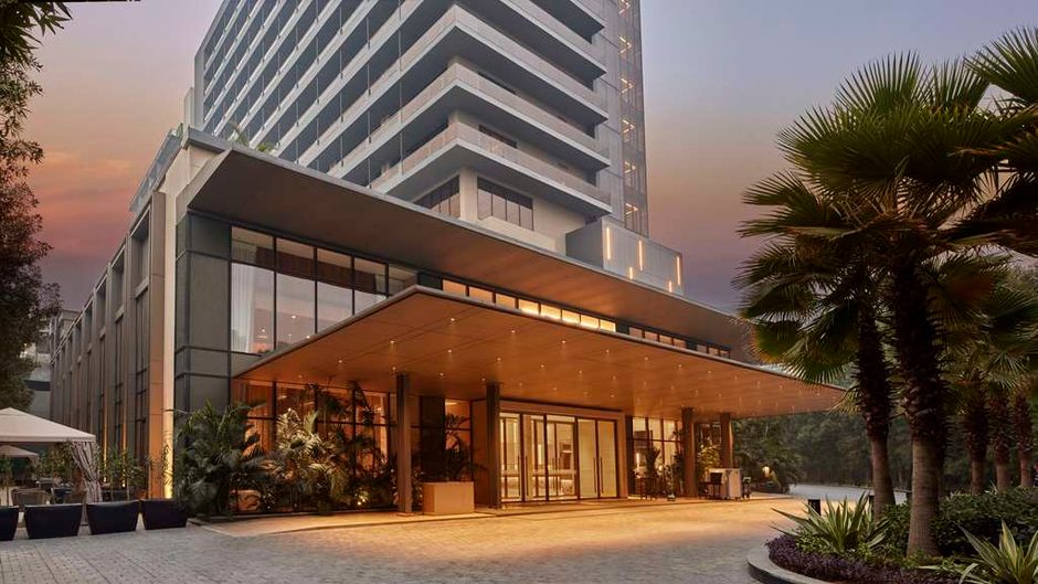 Hilton Gurugram Baani City Centre Exterior