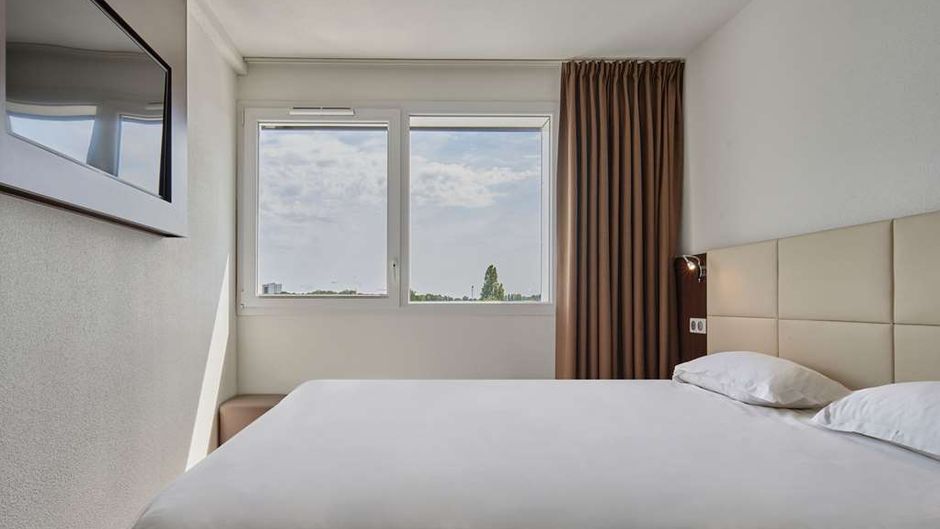 Fasthotel Caen Memorial Room