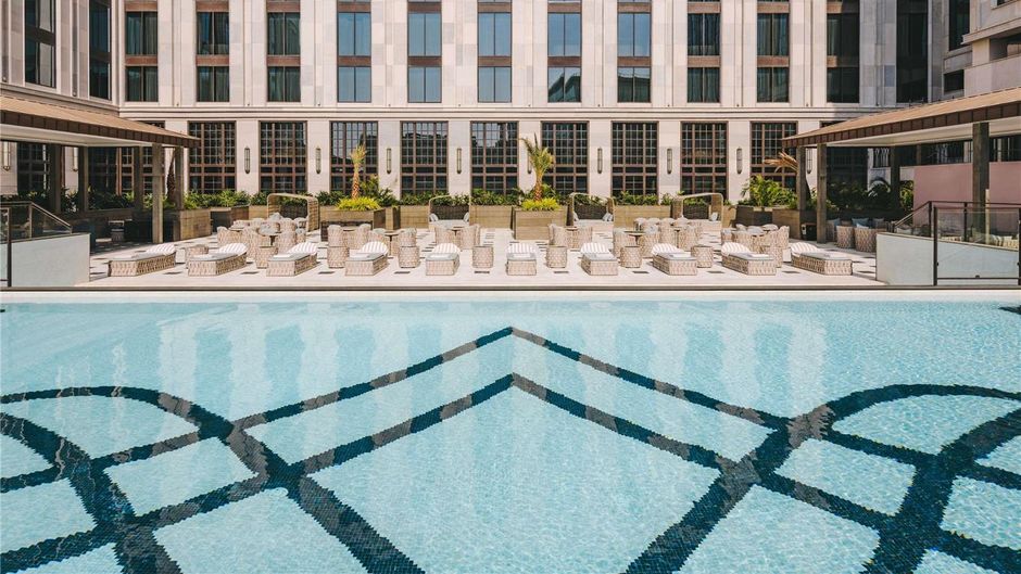 Fairmont Mumbai Pool
