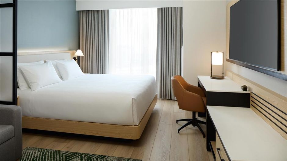 Hyatt Place Montreal Airport Room