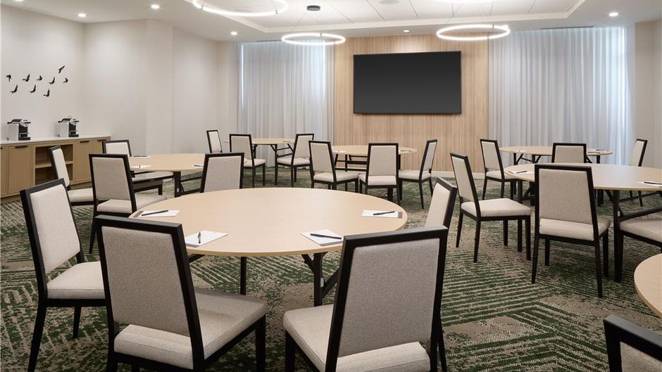 Hyatt Place Montreal Airport Meeting