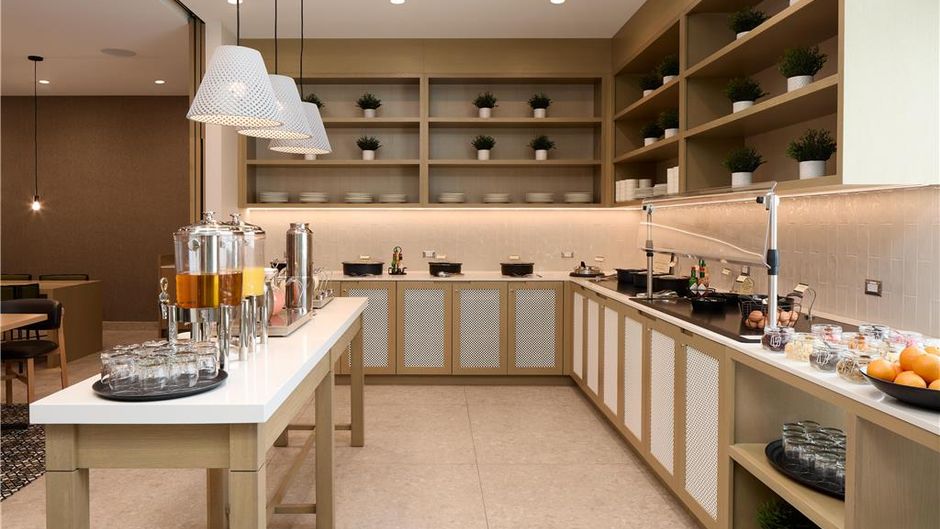 Hyatt Place Montreal Airport Restaurant