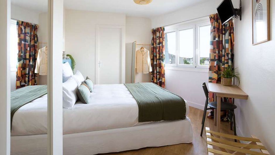The Hotel Suzane Room