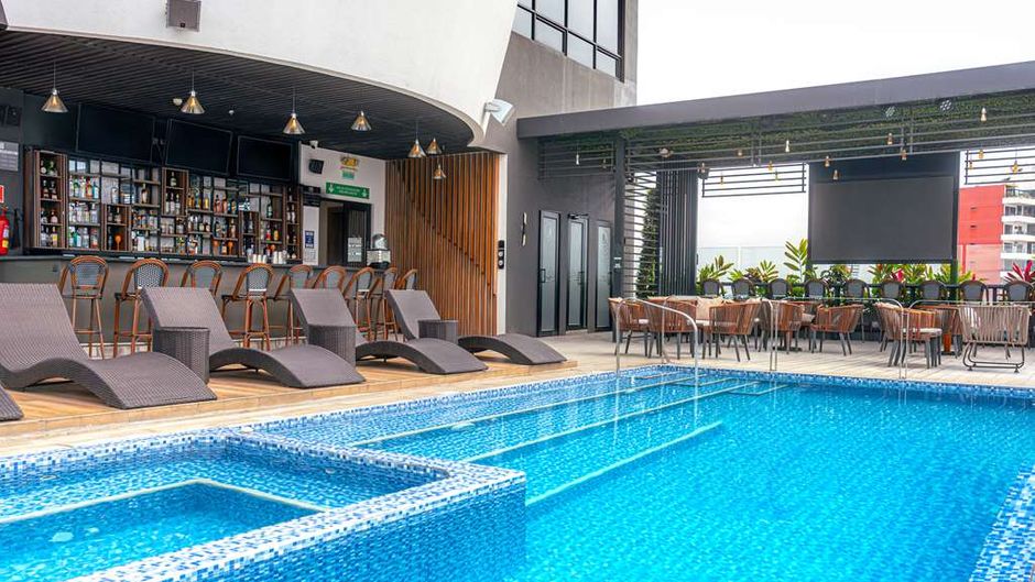 DoubleTree by Hilton Guayaquil Pool