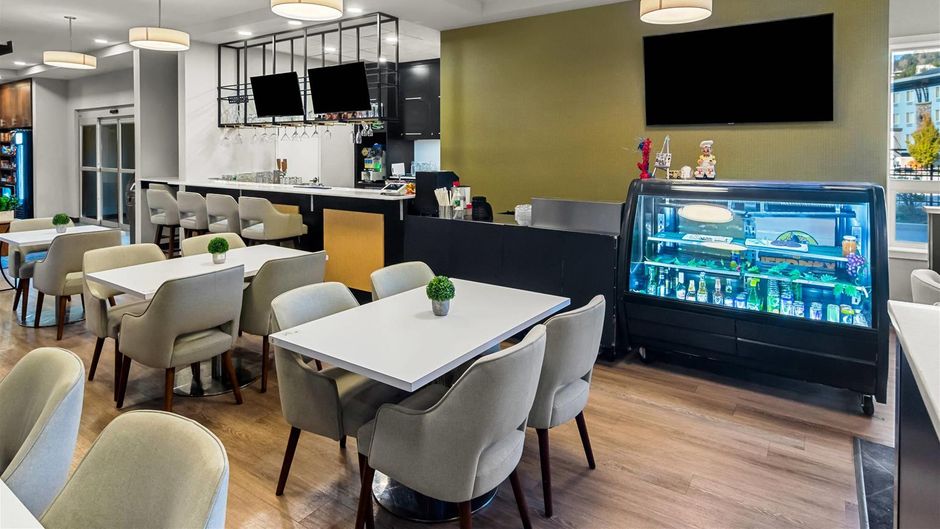 Park Inn by Radisson, Kelowna Restaurant