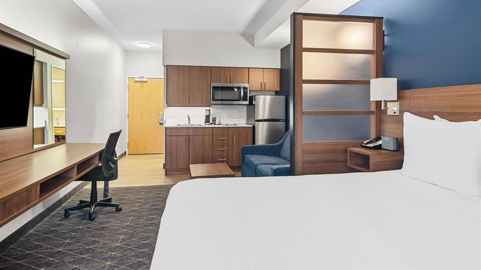 Park Inn by Radisson, Kelowna Suite