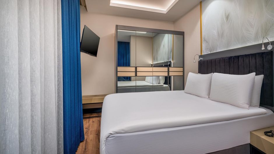 Best Western Premier Hidden Hills Hotel Suite
