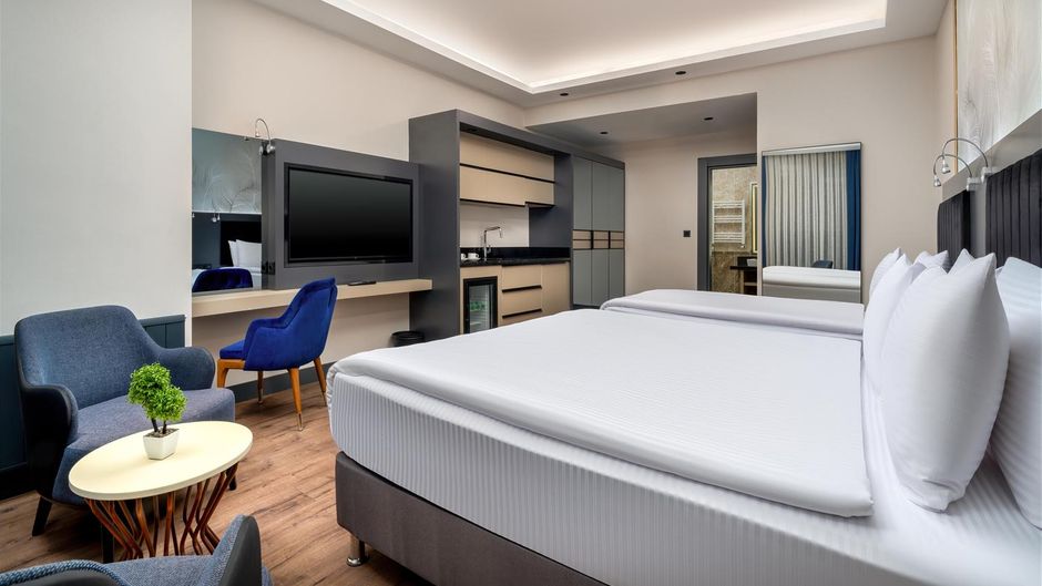 Best Western Premier Hidden Hills Hotel Room