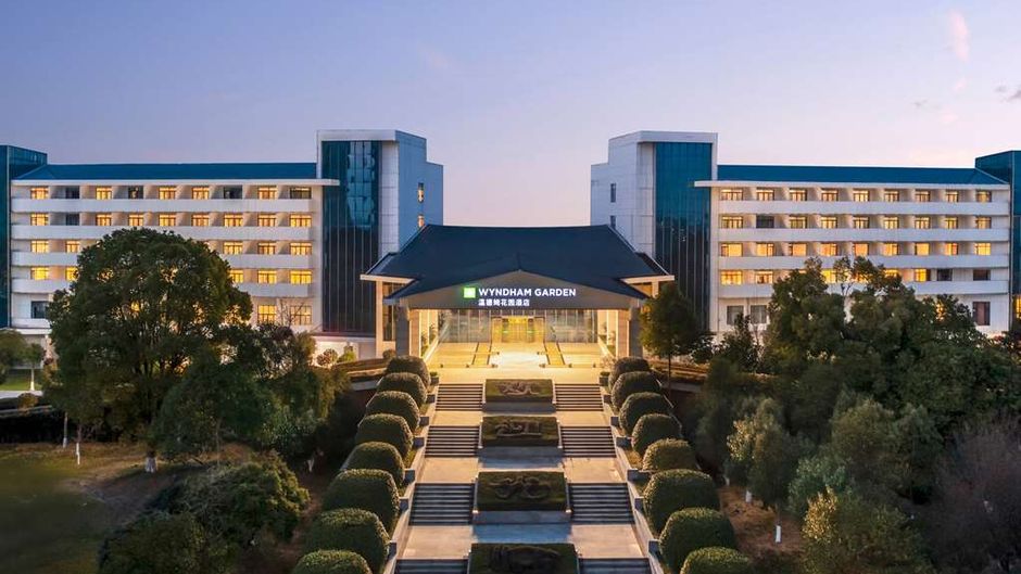 Wyndham Garden Qianjiang Downtown Exterior