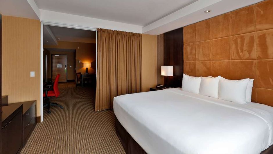 Edmonton Hotel & Convention Centre Suite