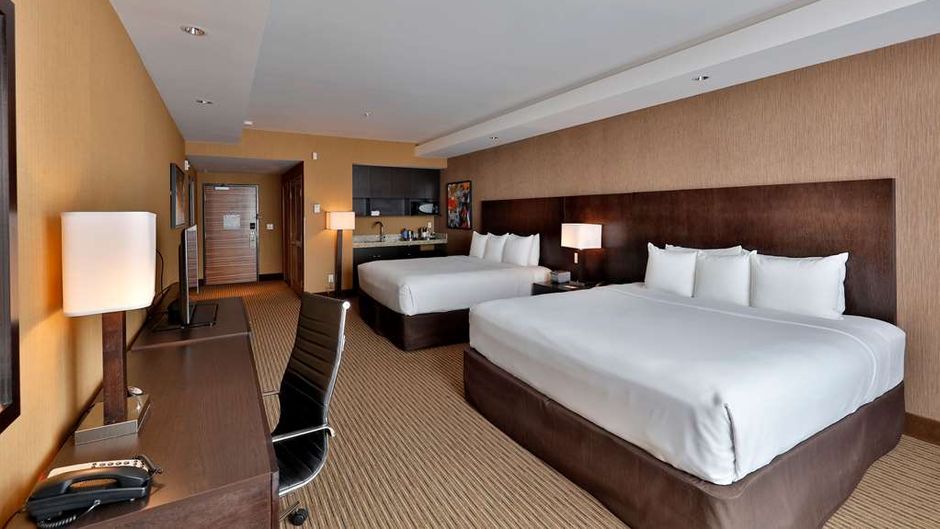 Edmonton Hotel & Convention Centre Room
