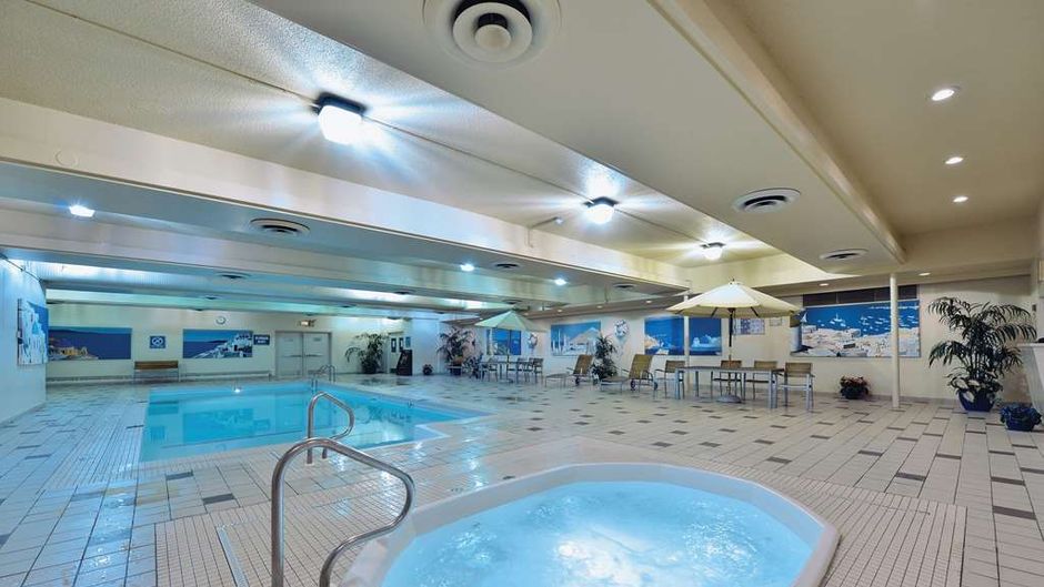 Edmonton Hotel & Convention Centre Pool