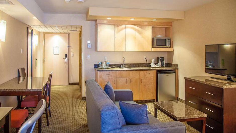 iHotel and Conference Centre Room