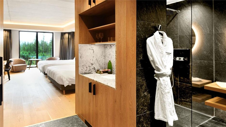SwissOtel Damian Jasna Room