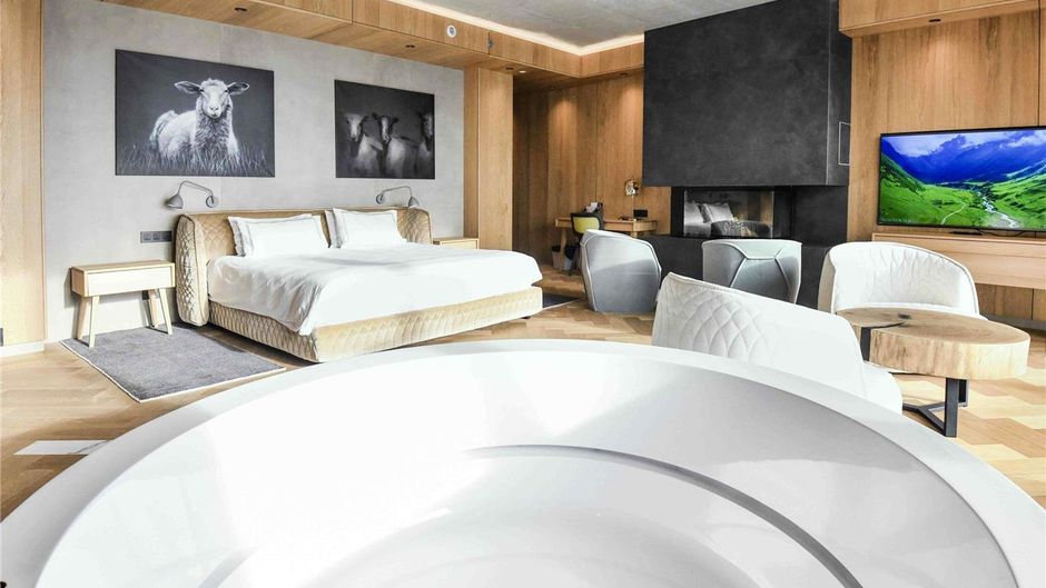 SwissOtel Damian Jasna Room