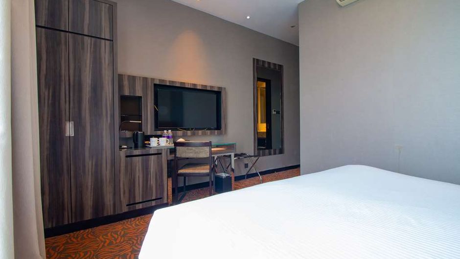 Aqueen Paya Lebar Room